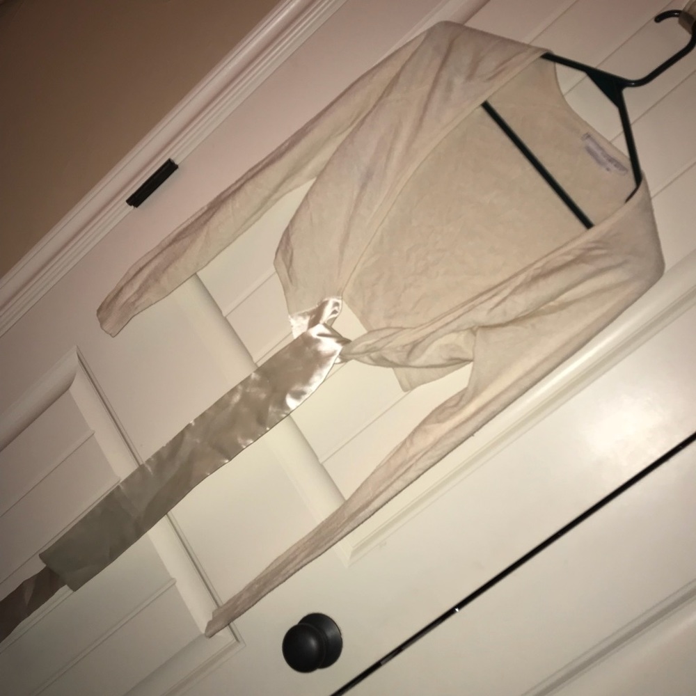 Creamy shrug with satin tie
